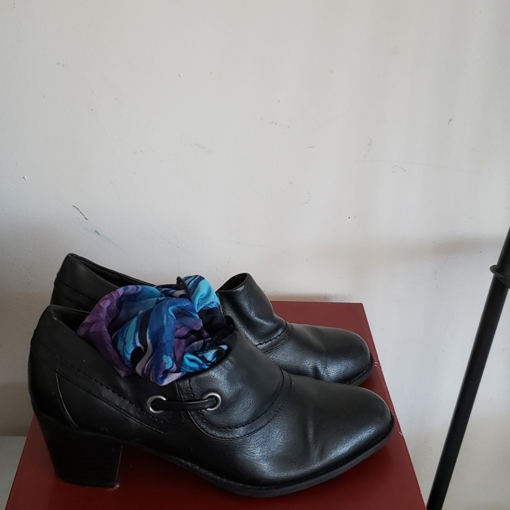 Shoe "Billie" by Dressbarn - Picture 2 of 3